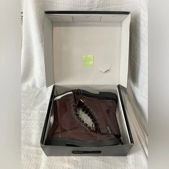 (NIB) Women’s DKNY Malaya Lace-Up Combat Booties - Picture 7 of 7